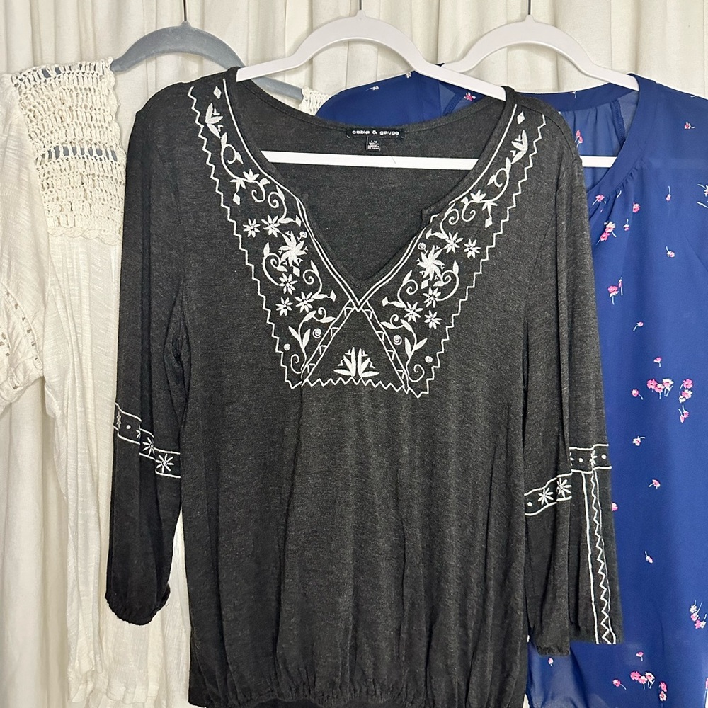 3 blouses bundle. - Picture 2 of 3